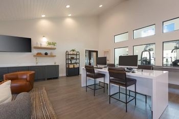Wi-fi lounge with tvs  and printer